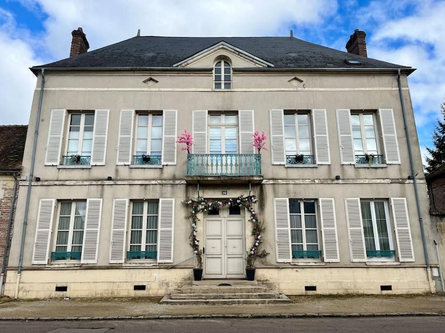 La Demeure De Margot - 24 Couchages Βίλα Villeneuve-sur-Yonne Εξωτερικό φωτογραφία