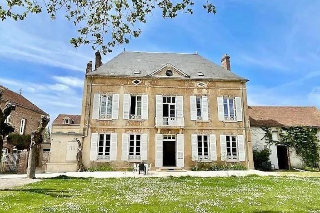 La Demeure De Margot - 24 Couchages Βίλα Villeneuve-sur-Yonne Εξωτερικό φωτογραφία