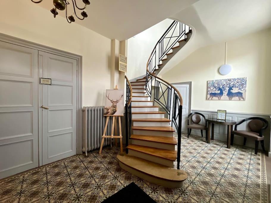 La Demeure De Margot - 24 Couchages Βίλα Villeneuve-sur-Yonne Εξωτερικό φωτογραφία